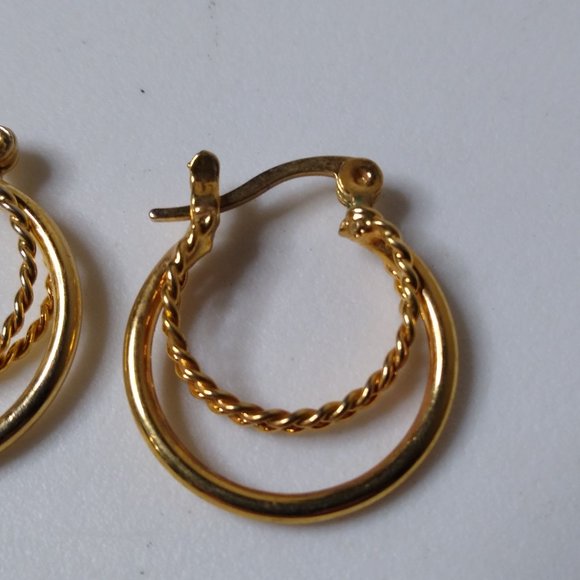 Vintage Metal Small Hoop Earrings - Picture 4 of 12